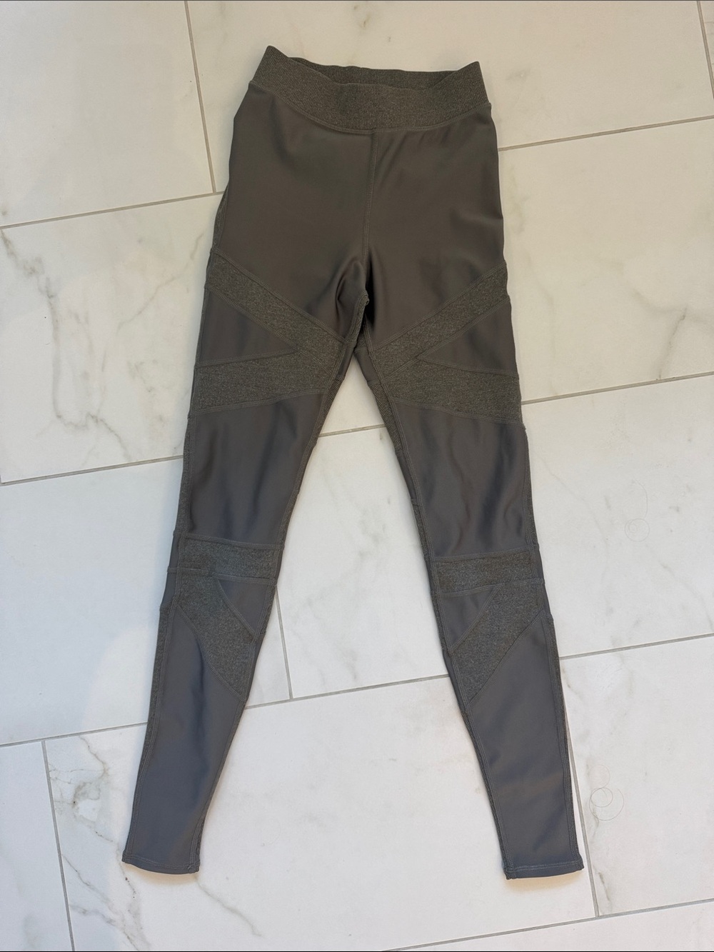 EUC ALO high waist Level Up leggings XS